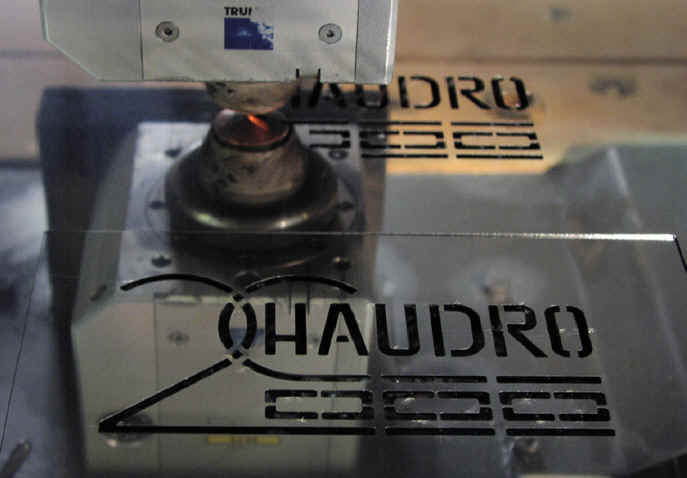 DECOUPE SIGLE CHAUDRO2000 sur inox poli-miroir